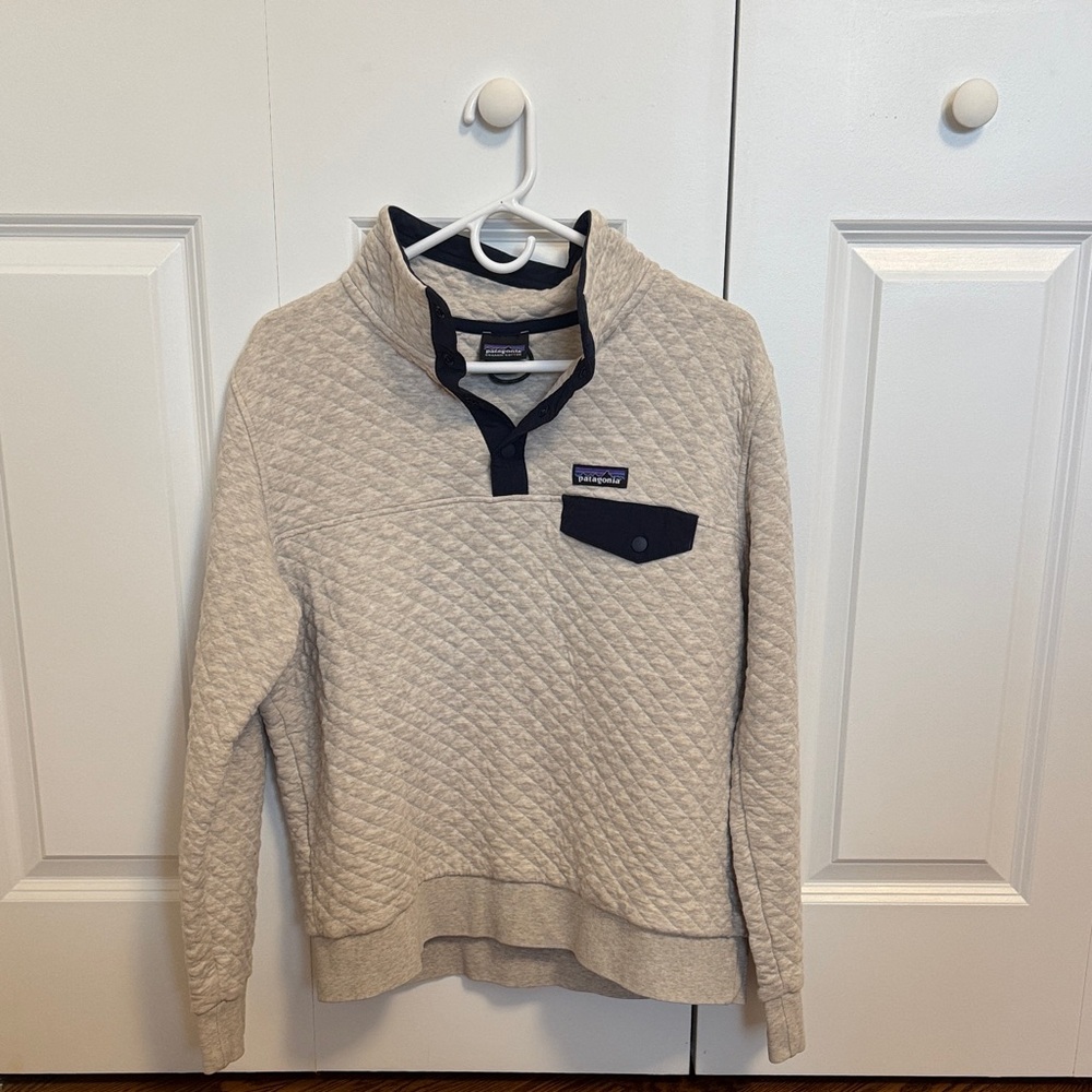 Patagonia Quilted Pullover in Beige and Navy